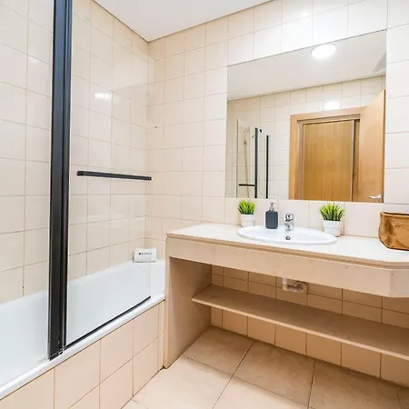 Daire Bright Flat With Pool & Balcony By Hostwise *