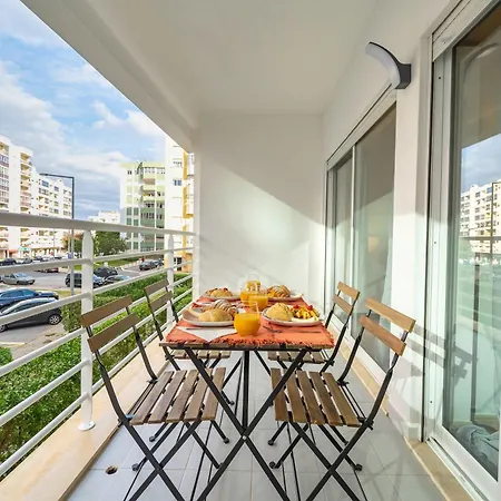 Bright Flat With Pool & Balcony By Hostwise * Portimão
