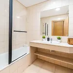 Lejlighed Bright Flat With Pool & Balcony By Hostwise *