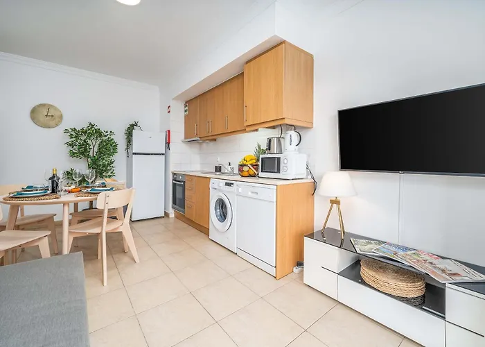 Apartment Bright Flat With Pool & Balcony By Hostwise *